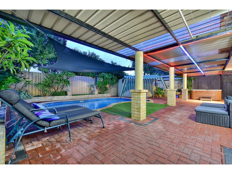 22 Mallina Circuit, Carramar WA 6031