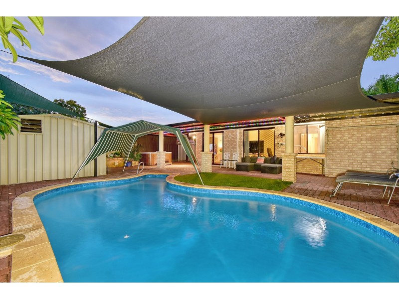 22 Mallina Circuit, Carramar WA 6031