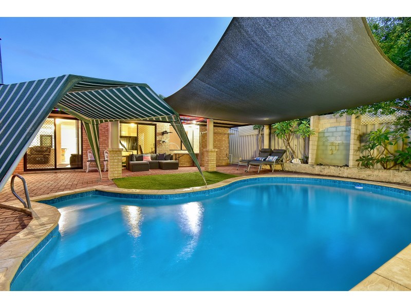 22 Mallina Circuit, Carramar WA 6031