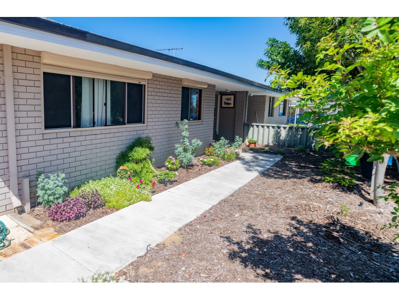 20L Roxwell Way, Girrawheen WA 6064