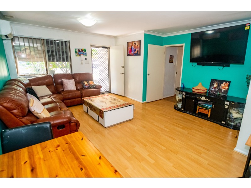 20L Roxwell Way, Girrawheen WA 6064