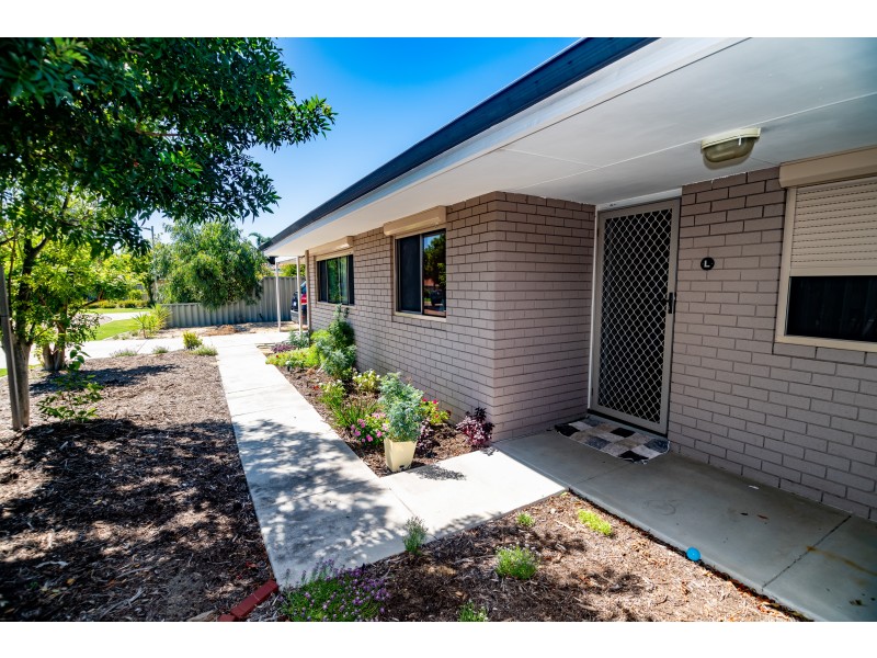 20L Roxwell Way, Girrawheen WA 6064