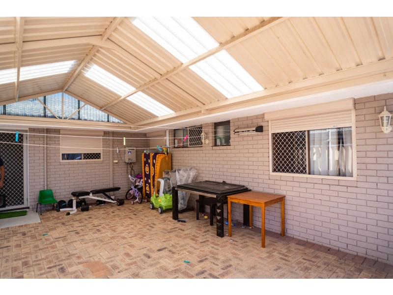 20L Roxwell Way, Girrawheen WA 6064