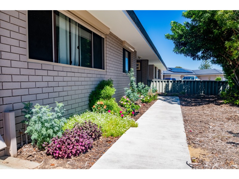 20L Roxwell Way, Girrawheen WA 6064