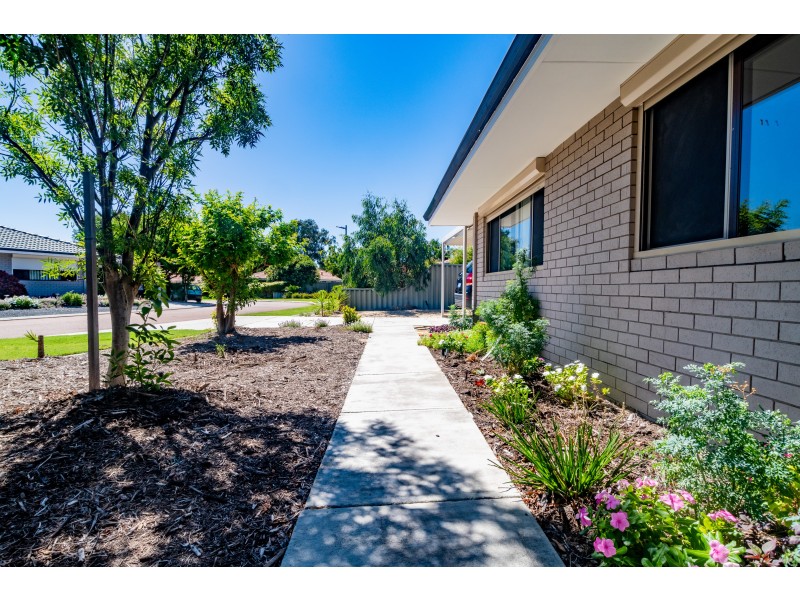 20L Roxwell Way, Girrawheen WA 6064