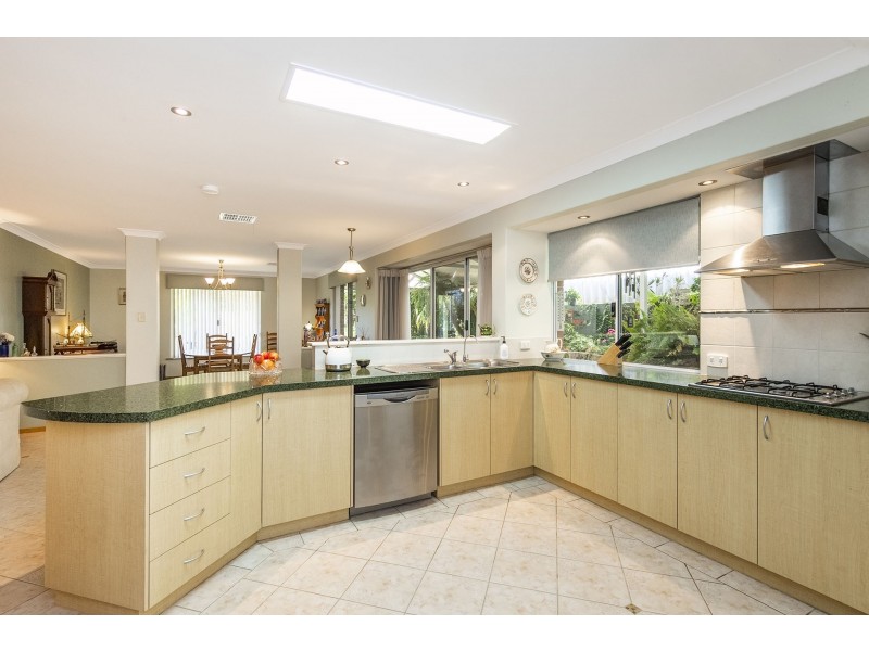 12 Gifford Rise, Meadow Springs WA 6210