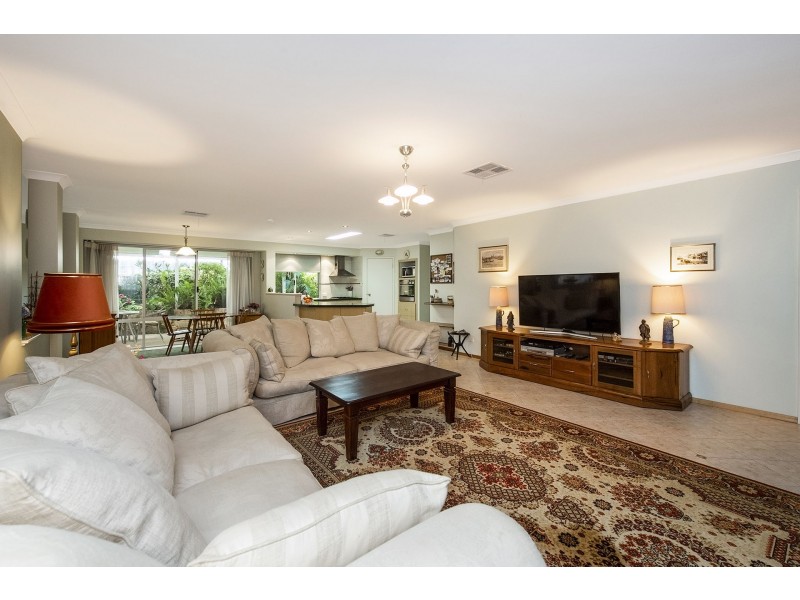 12 Gifford Rise, Meadow Springs WA 6210