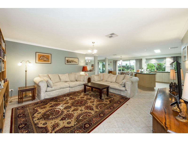 12 Gifford Rise, Meadow Springs WA 6210