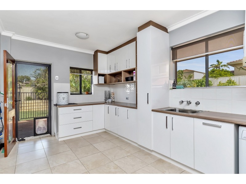 41 Leighton Road, Halls Head WA 6210