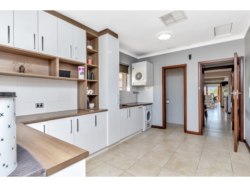 41 Leighton Road, Halls Head WA 6210