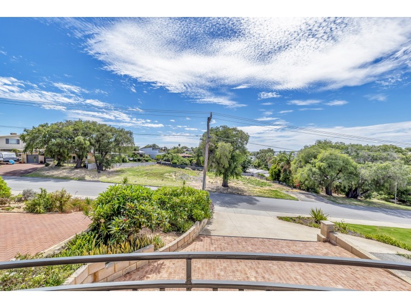 41 Leighton Road, Halls Head WA 6210