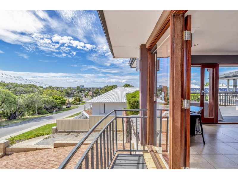 41 Leighton Road, Halls Head WA 6210