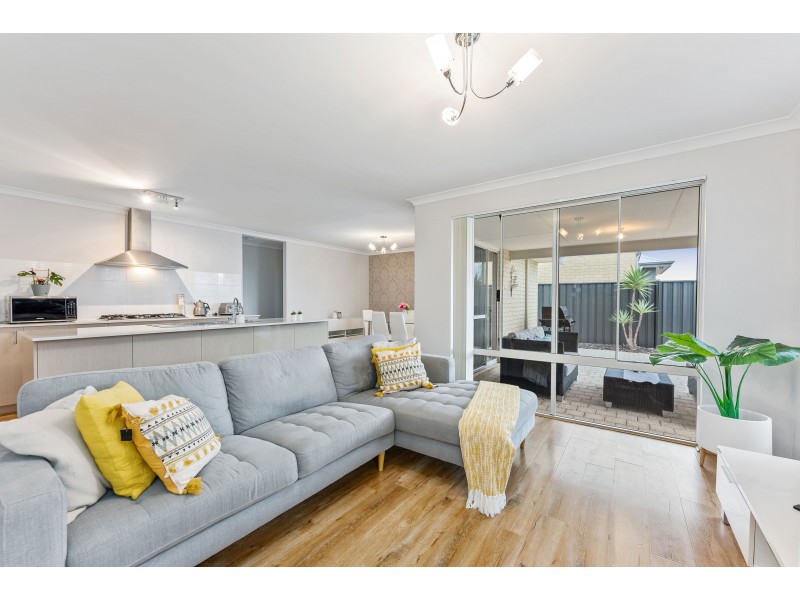 63 Echidna  Street, Banksia Grove WA 6031