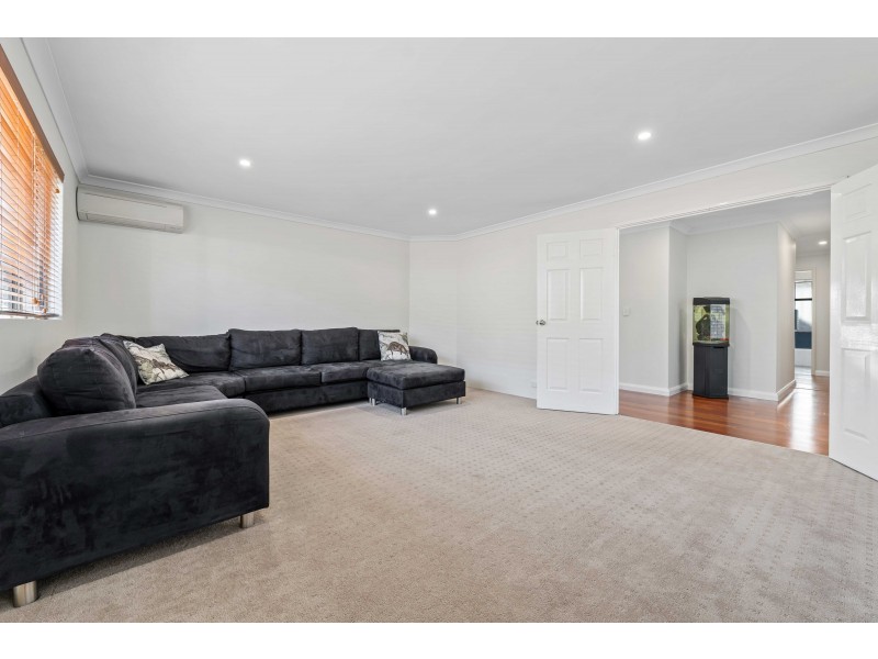 6 Indiana Way, Hocking WA 6065