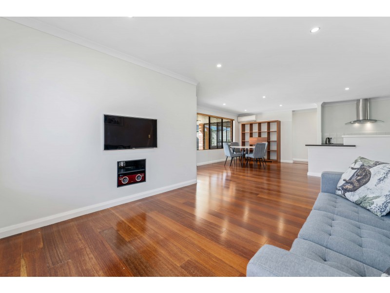 6 Indiana Way, Hocking WA 6065