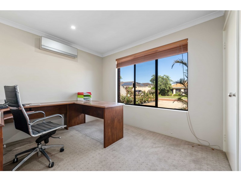 6 Indiana Way, Hocking WA 6065