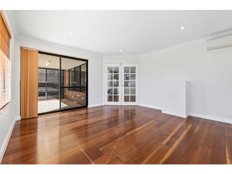 6 Indiana Way, Hocking WA 6065