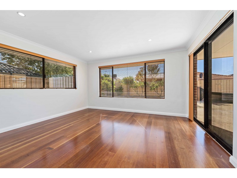 6 Indiana Way, Hocking WA 6065