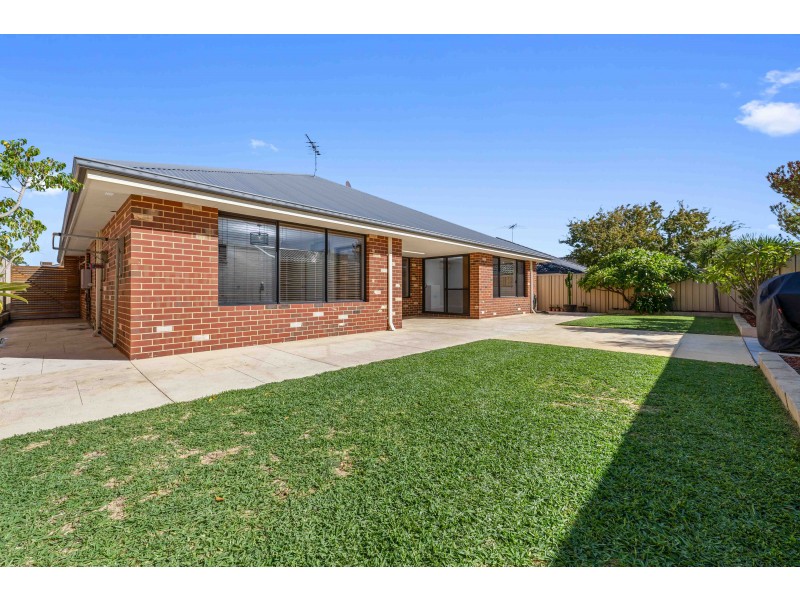 6 Indiana Way, Hocking WA 6065