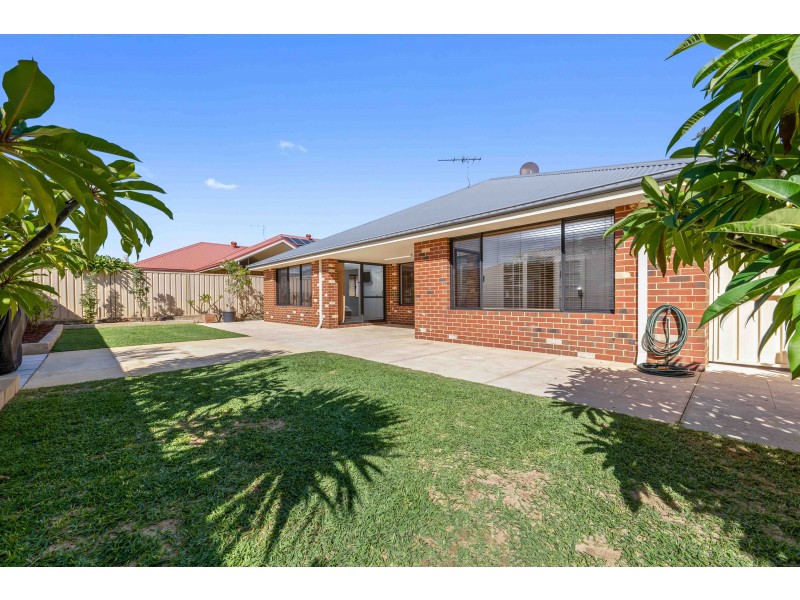 6 Indiana Way, Hocking WA 6065