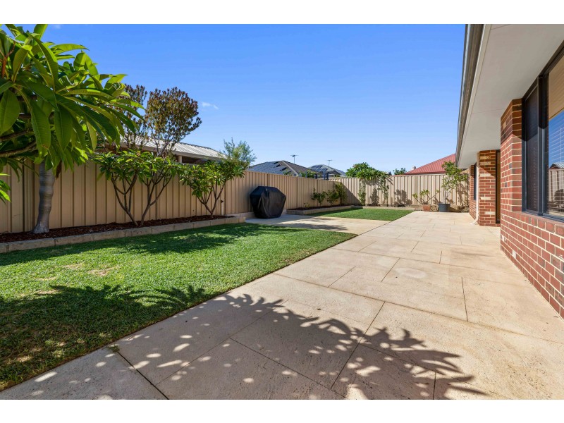 6 Indiana Way, Hocking WA 6065