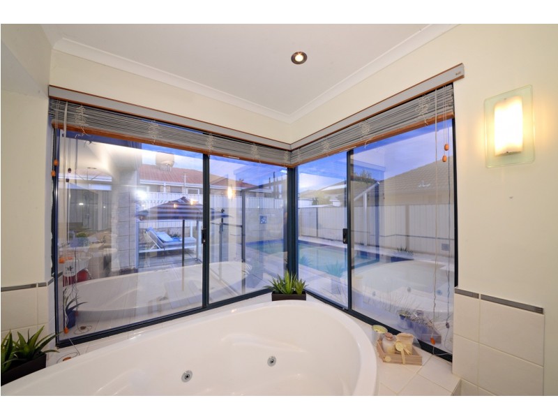 1 Bonita Way, Tapping WA 6065