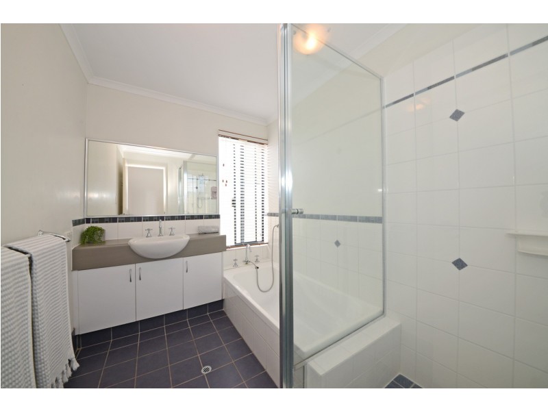 1 Bonita Way, Tapping WA 6065