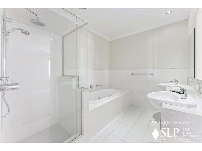 8 Belcastro Way, Madeley WA 6065