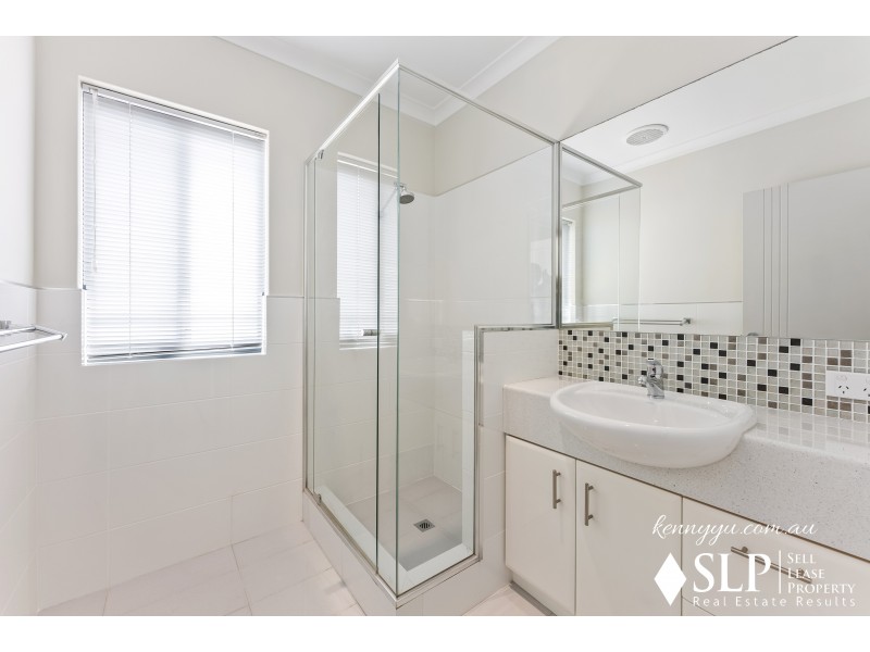 8 Belcastro Way, Madeley WA 6065