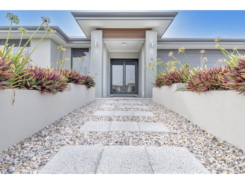 8 Waterview Way, Singleton WA 6175