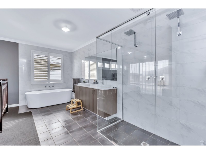 8 Waterview Way, Singleton WA 6175
