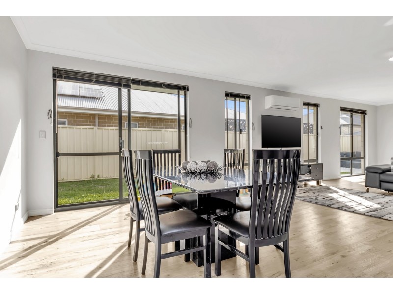 8 Waterview Way, Singleton WA 6175