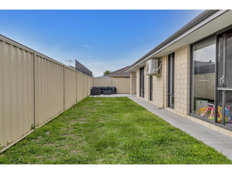 8 Waterview Way, Singleton WA 6175