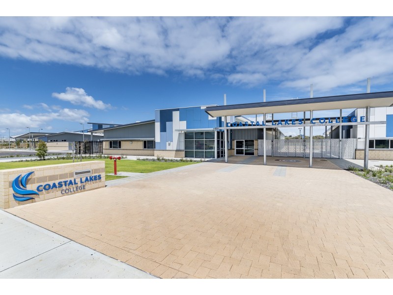 8 Waterview Way, Singleton WA 6175