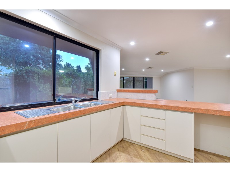 23 Denfield Rise, Carramar WA 6031