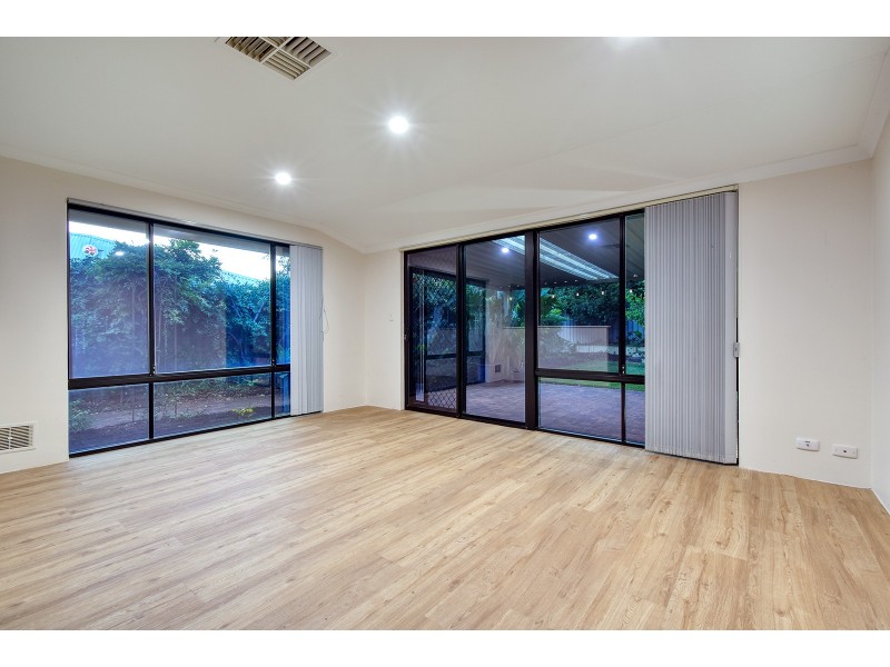 23 Denfield Rise, Carramar WA 6031