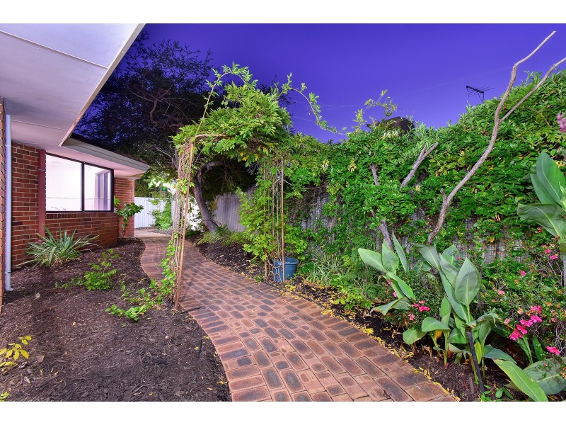 23 Denfield Rise, Carramar WA 6031