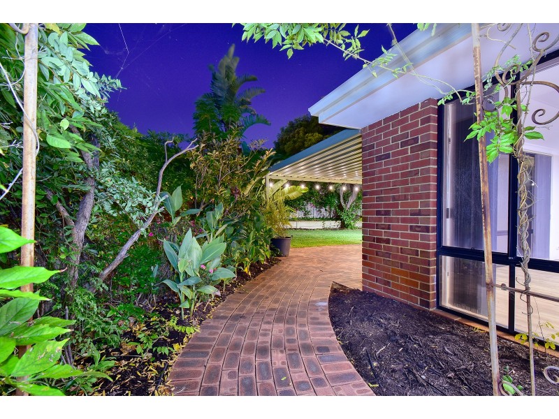 23 Denfield Rise, Carramar WA 6031