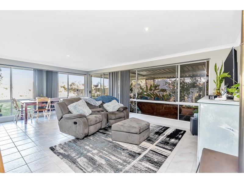 32 Willow Gardens, South Yunderup WA 6208