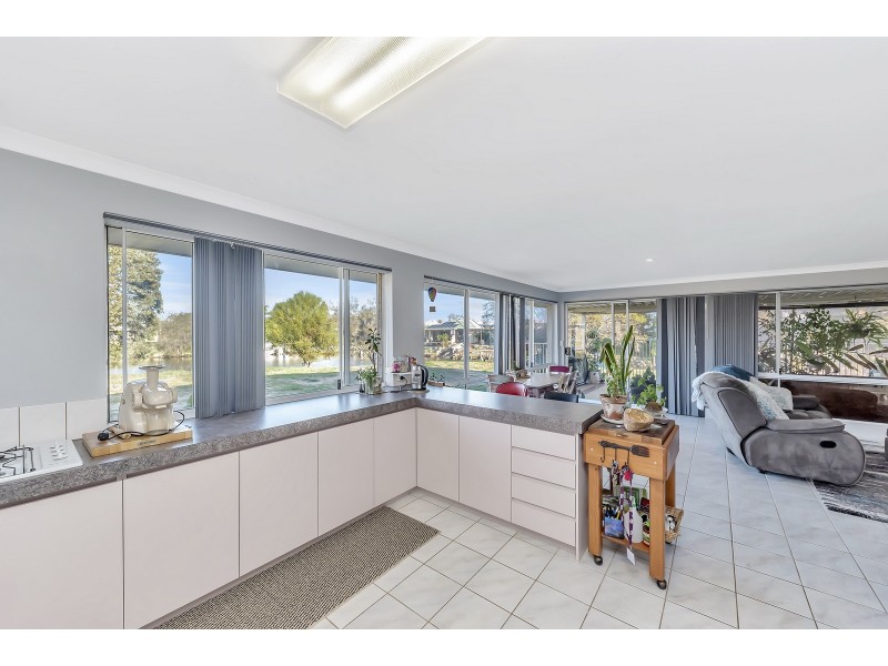 32 Willow Gardens, South Yunderup WA 6208