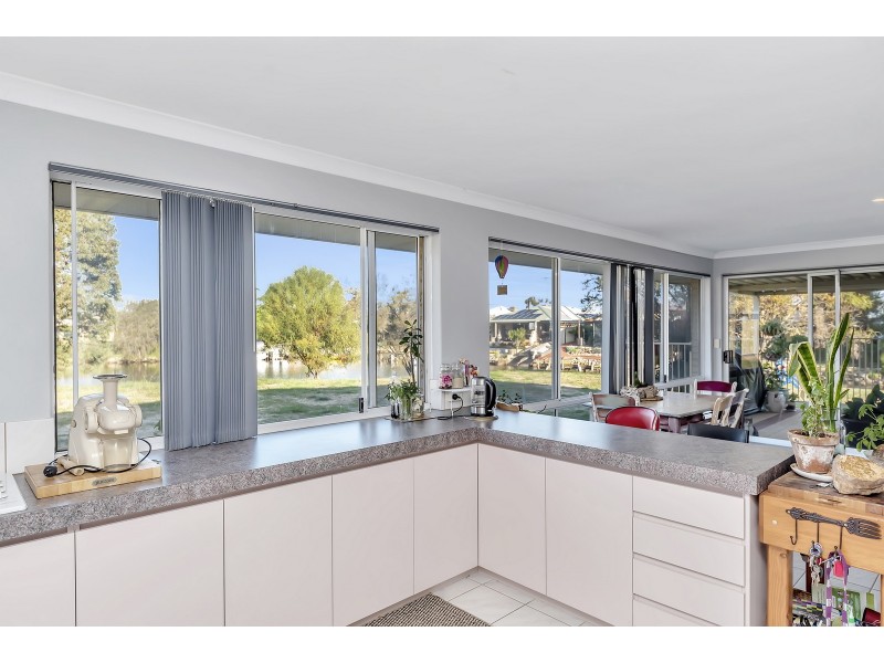 32 Willow Gardens, South Yunderup WA 6208