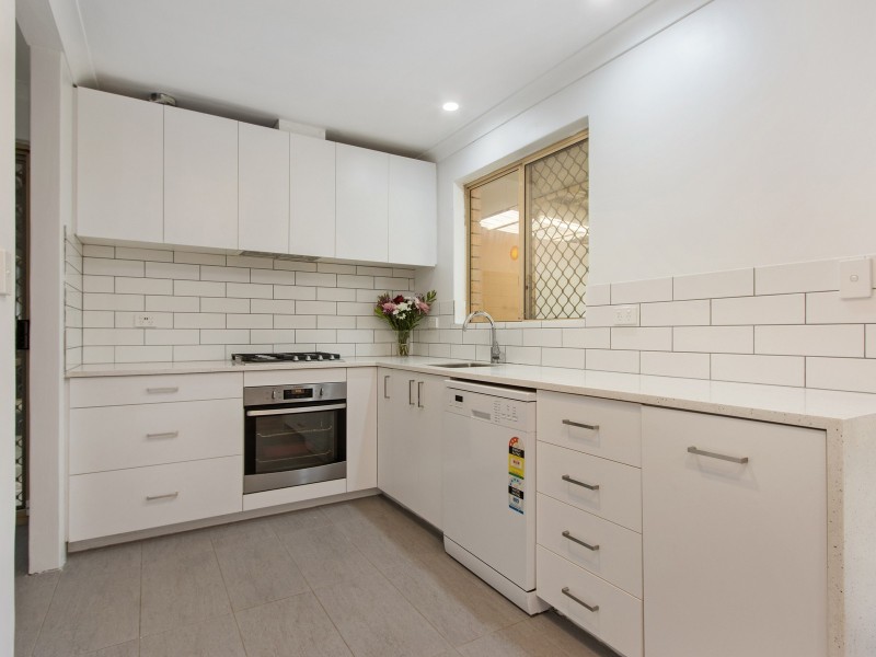 2 Cobine Rise, Parmelia WA 6167