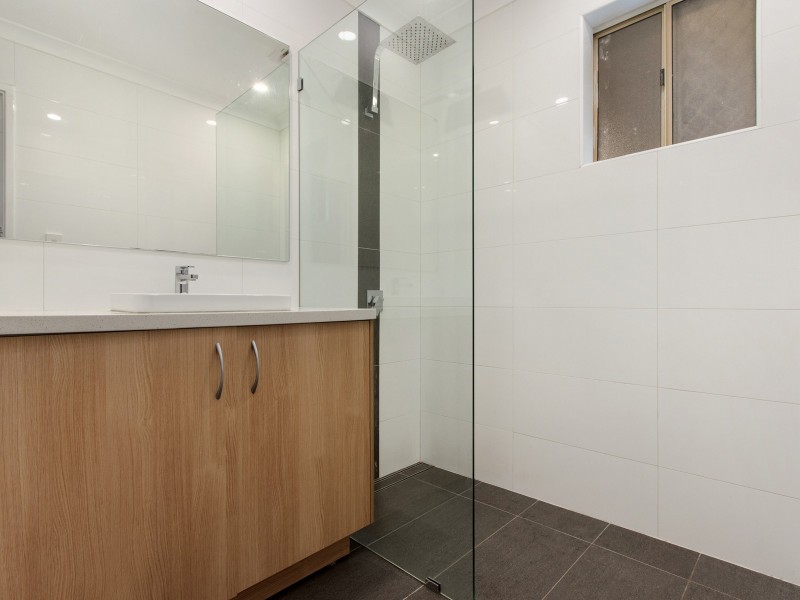 2 Cobine Rise, Parmelia WA 6167