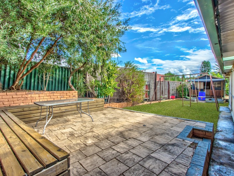 2 Cobine Rise, Parmelia WA 6167