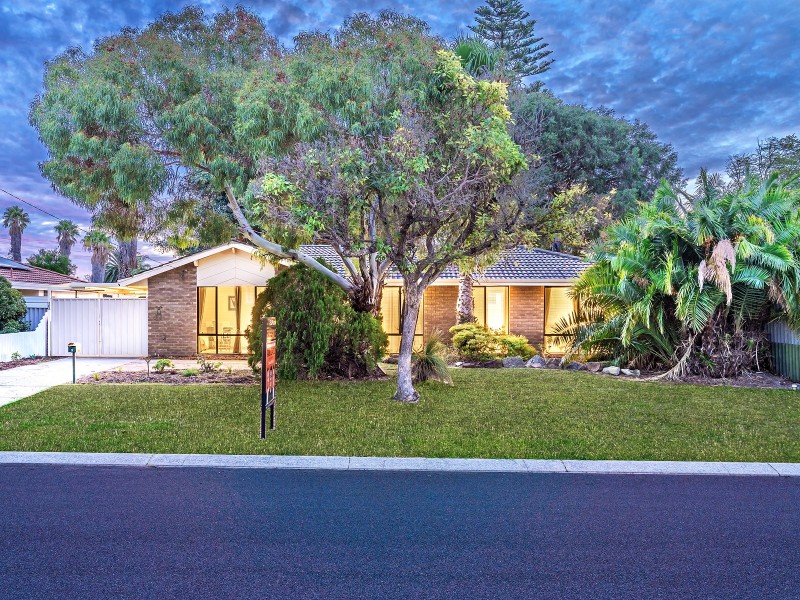 4 Burnside Way, Waikiki WA 6169