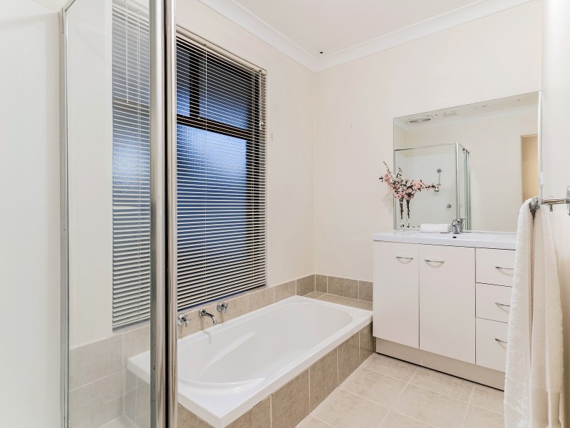 4 Burnside Way, Waikiki WA 6169
