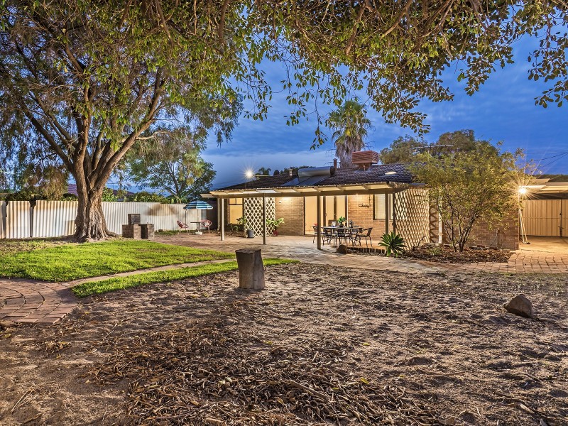 4 Burnside Way, Waikiki WA 6169