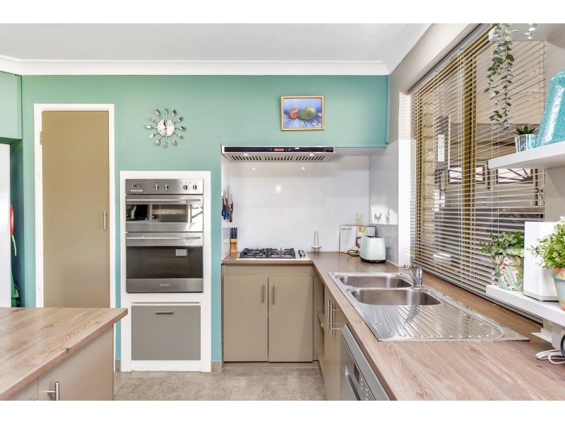 6 Allamanda Way, Halls Head WA 6210