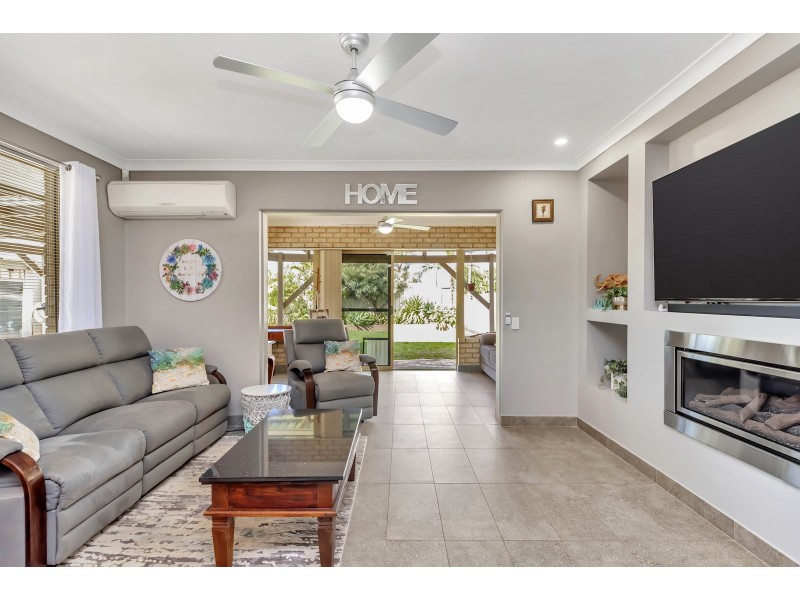 6 Allamanda Way, Halls Head WA 6210