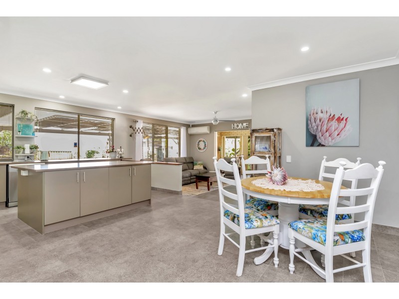 6 Allamanda Way, Halls Head WA 6210